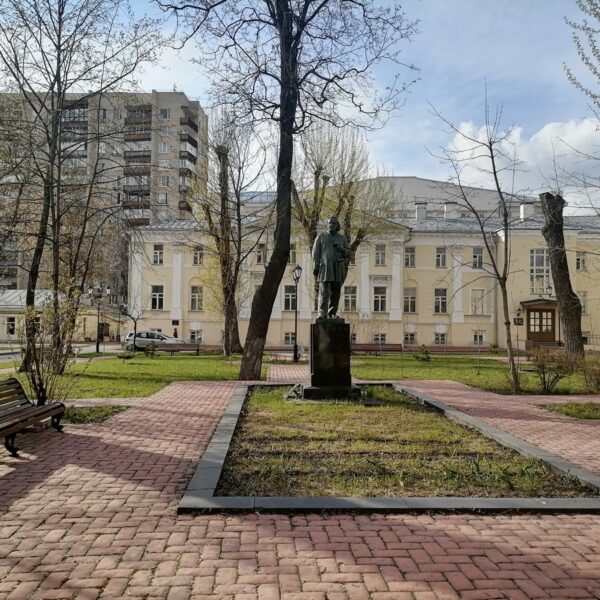 Усадьба Герцена и памятник Герцену на Тверском бульваре