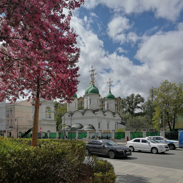 Церковь Троицы в листах на Сухаревской площади в Москве