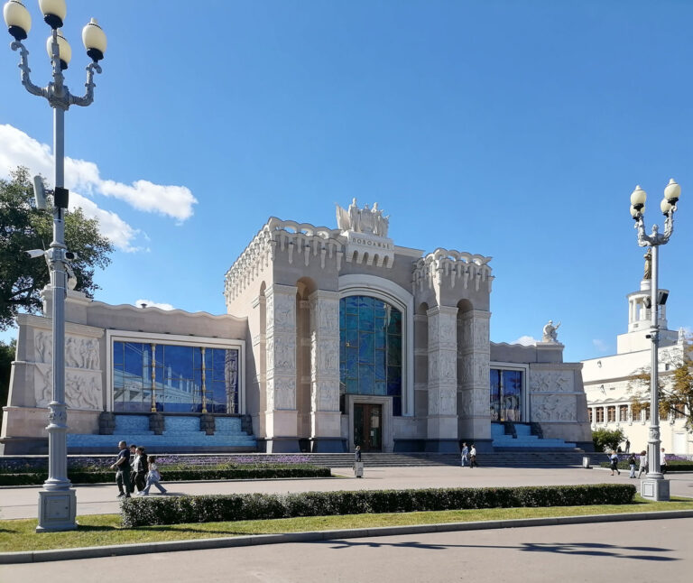 Павильон Музея Востока на ВДНХ (№13, "Здравоохранение")